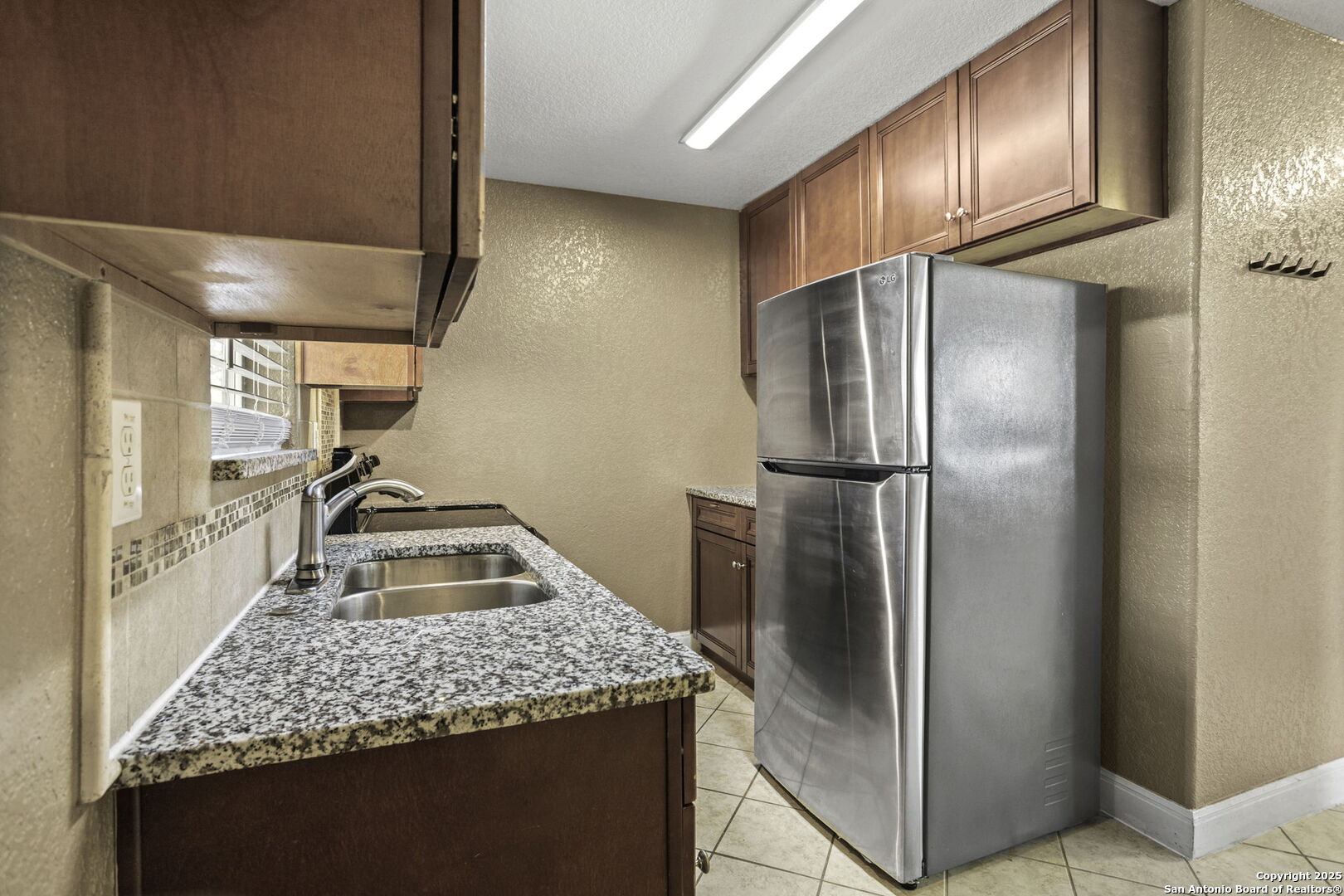 property viewer photo 2