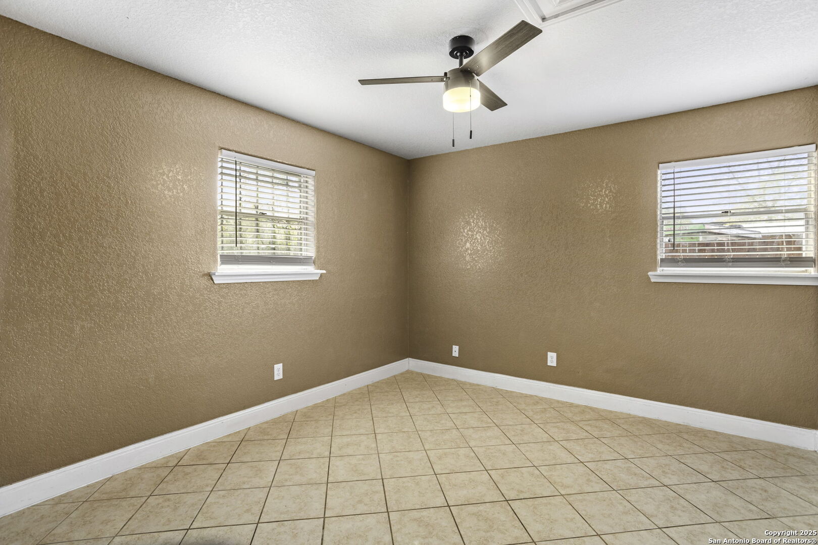 property viewer photo 3