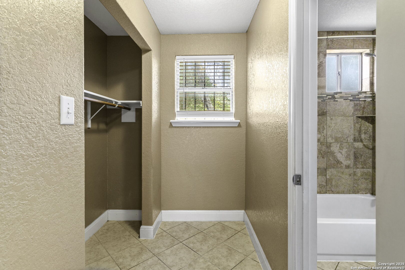 property viewer photo 4