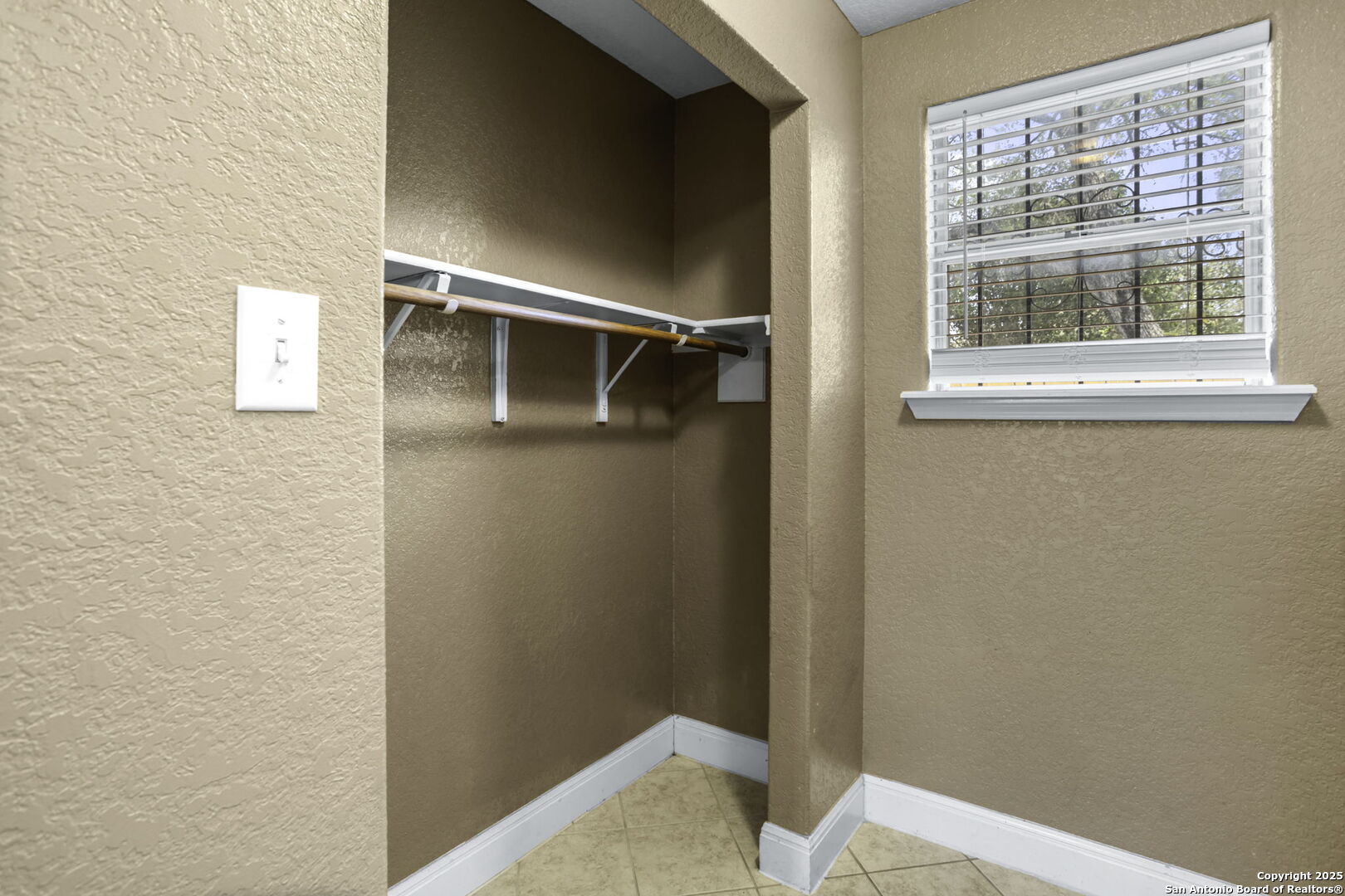 property viewer photo 5