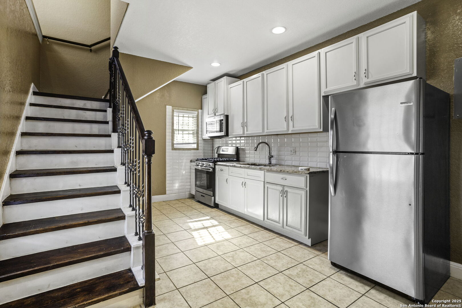 property viewer photo 2
