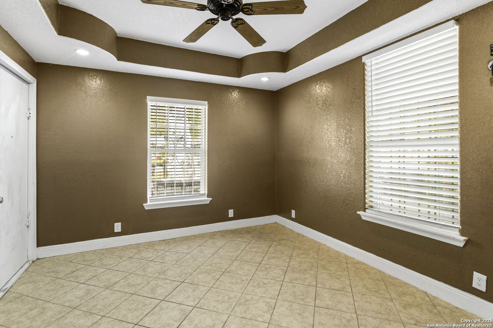 property viewer photo 7