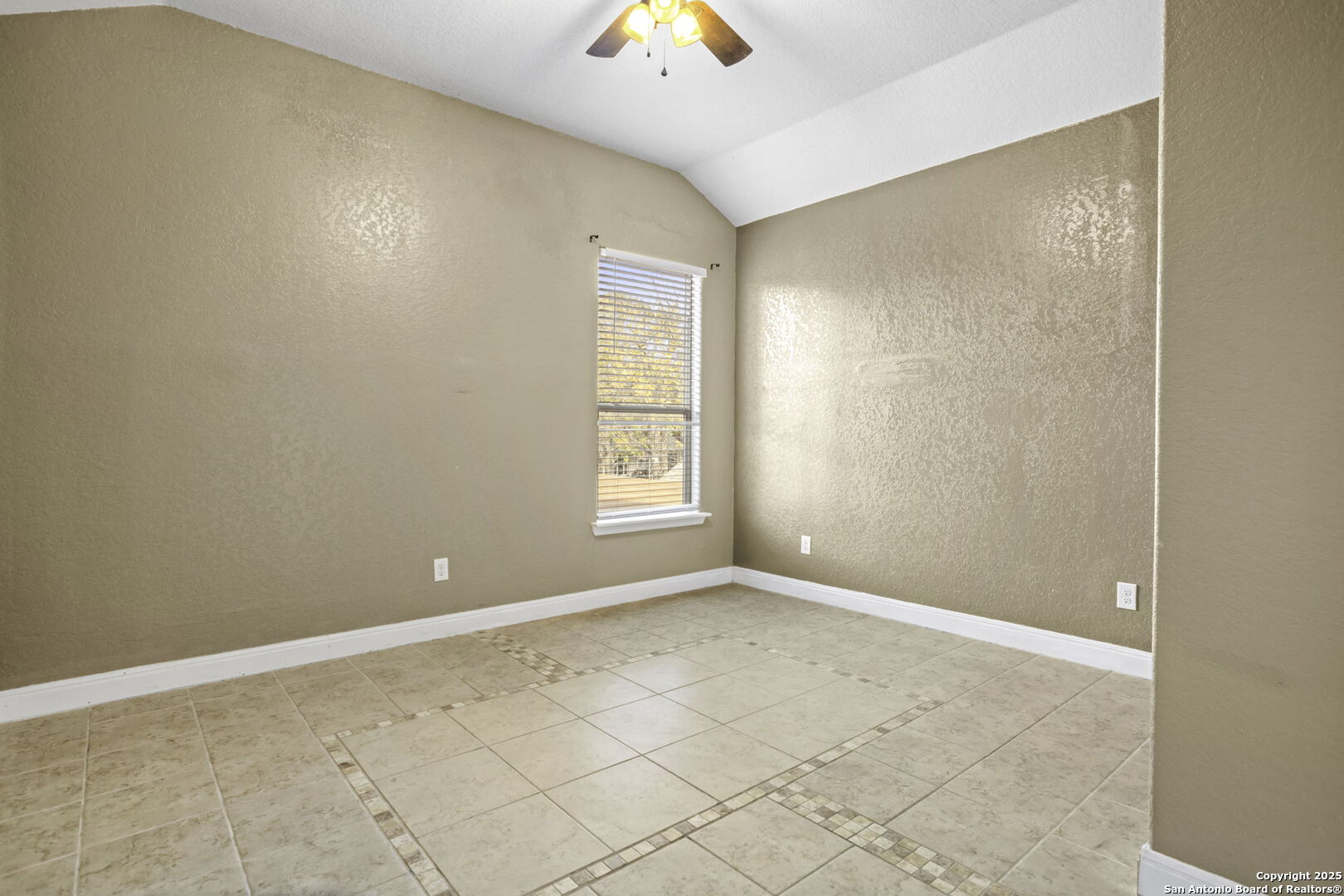 property viewer photo 9