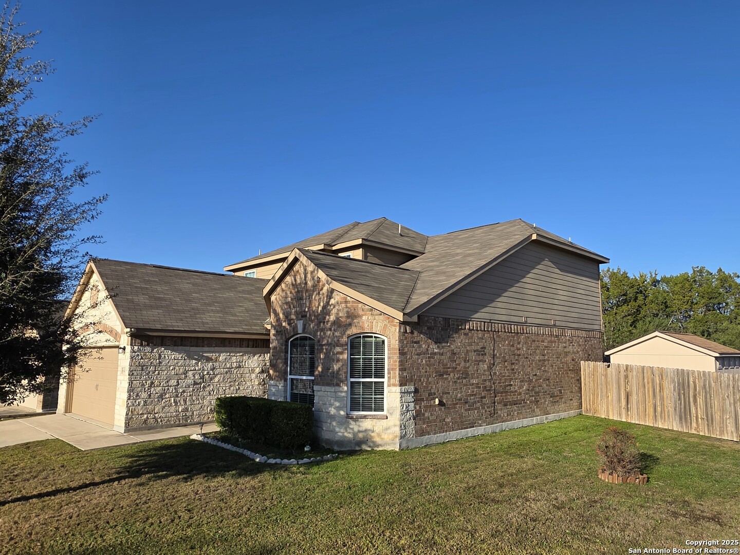 main property photo 0