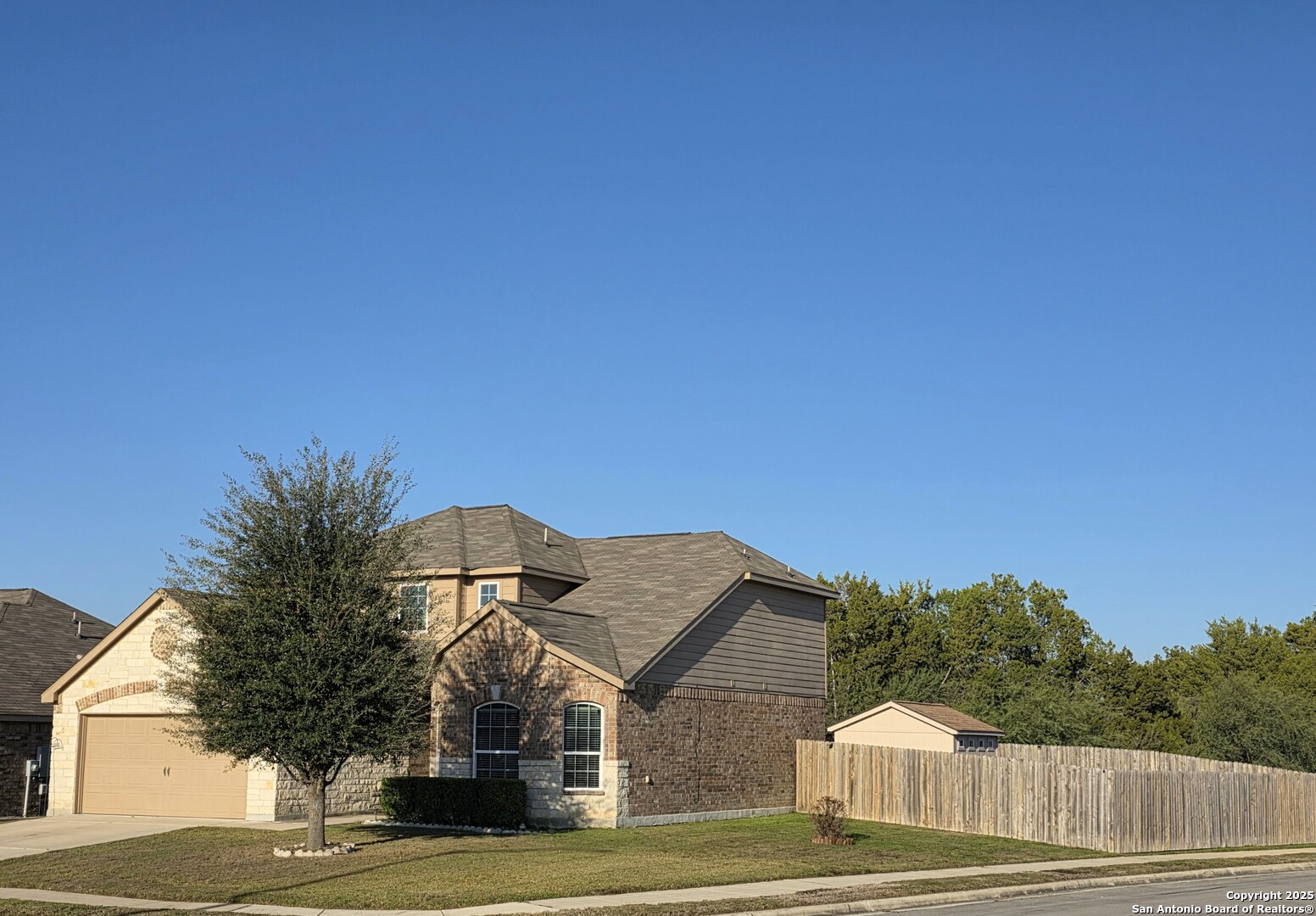 property viewer photo 2