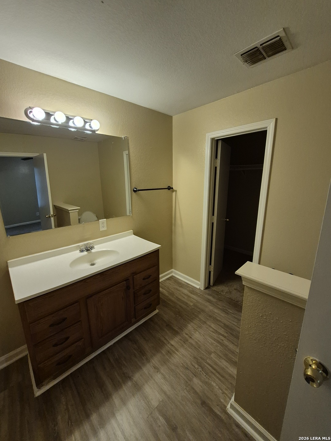 property viewer photo 27
