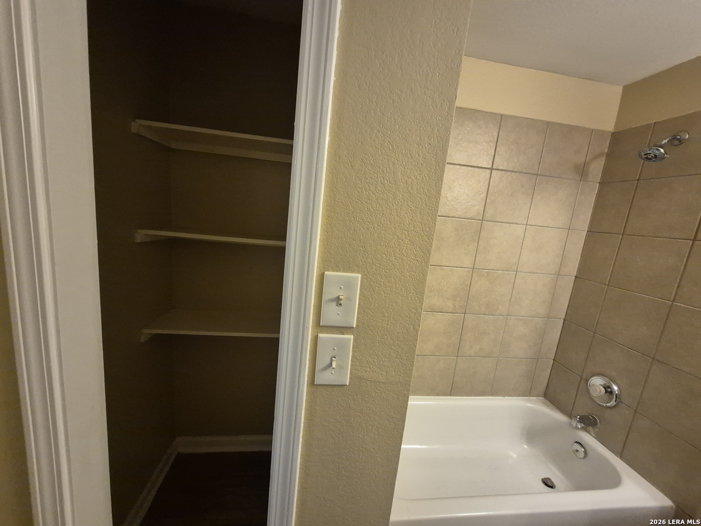 property viewer photo 30