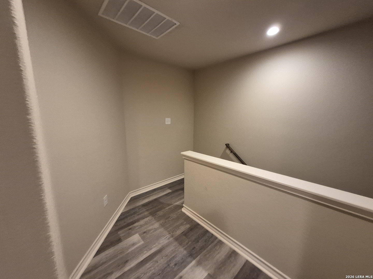 property viewer photo 12
