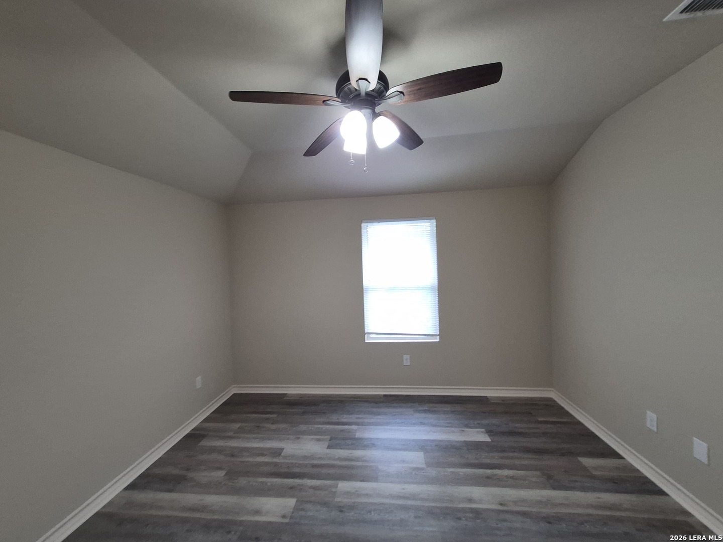 property viewer photo 13