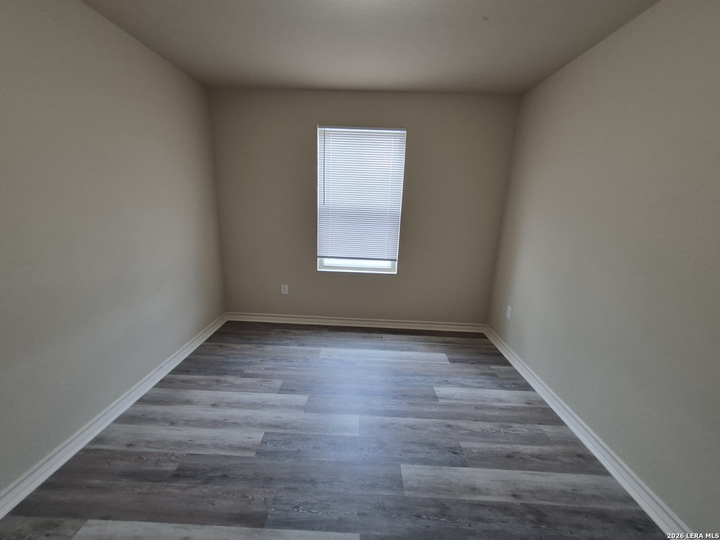 property viewer photo 26