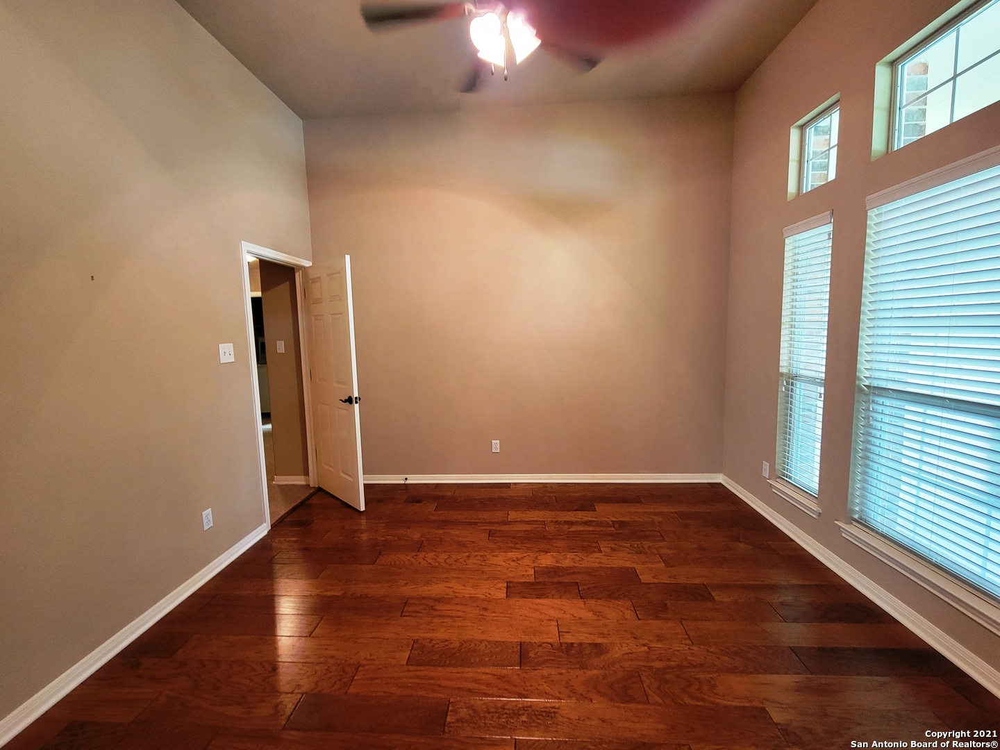 property viewer photo 16