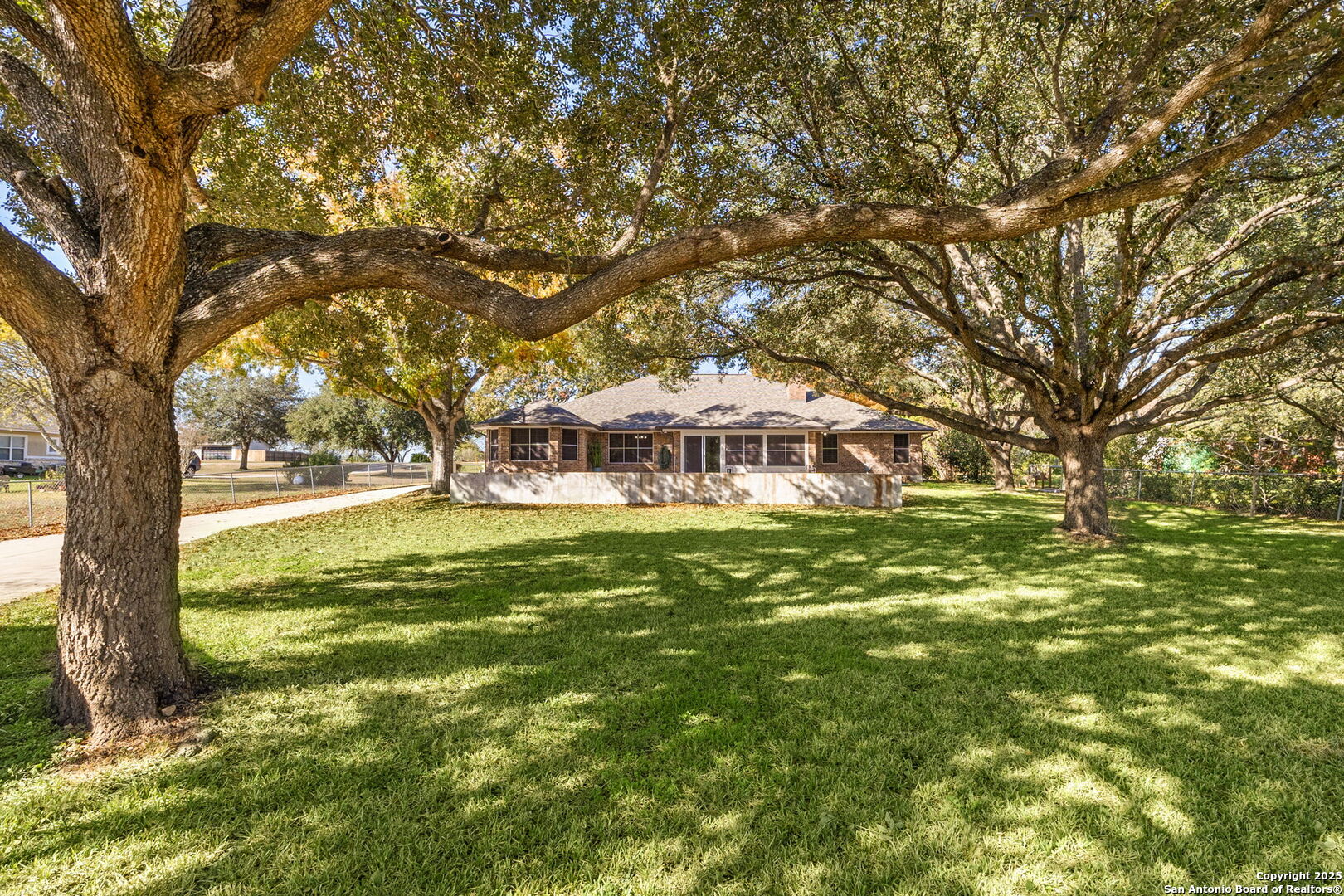 main property photo 28