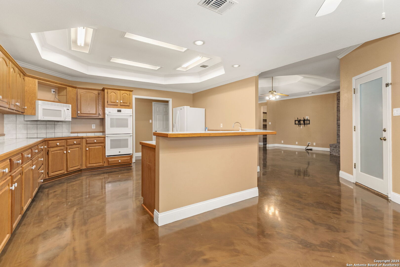 main property photo 9