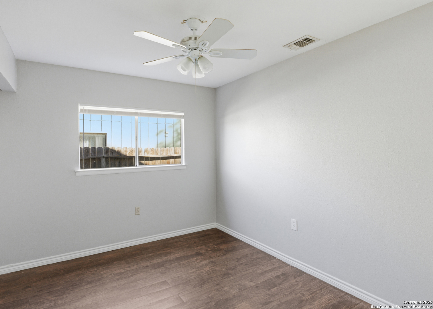 property viewer photo 15