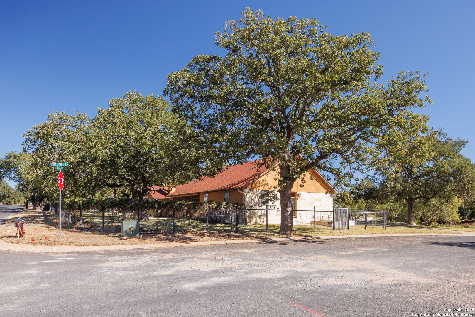 main property photo 27
