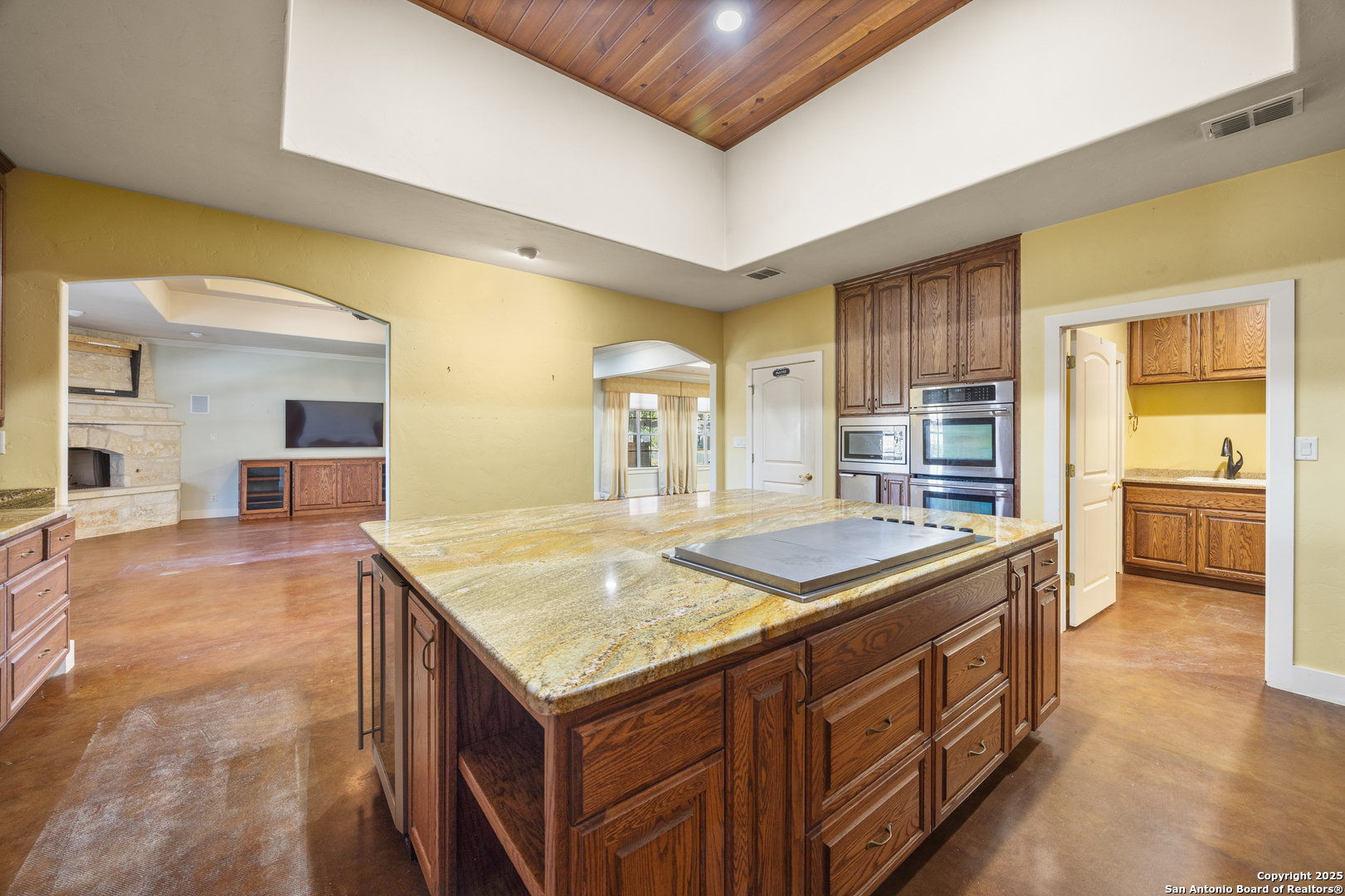 main property photo 3