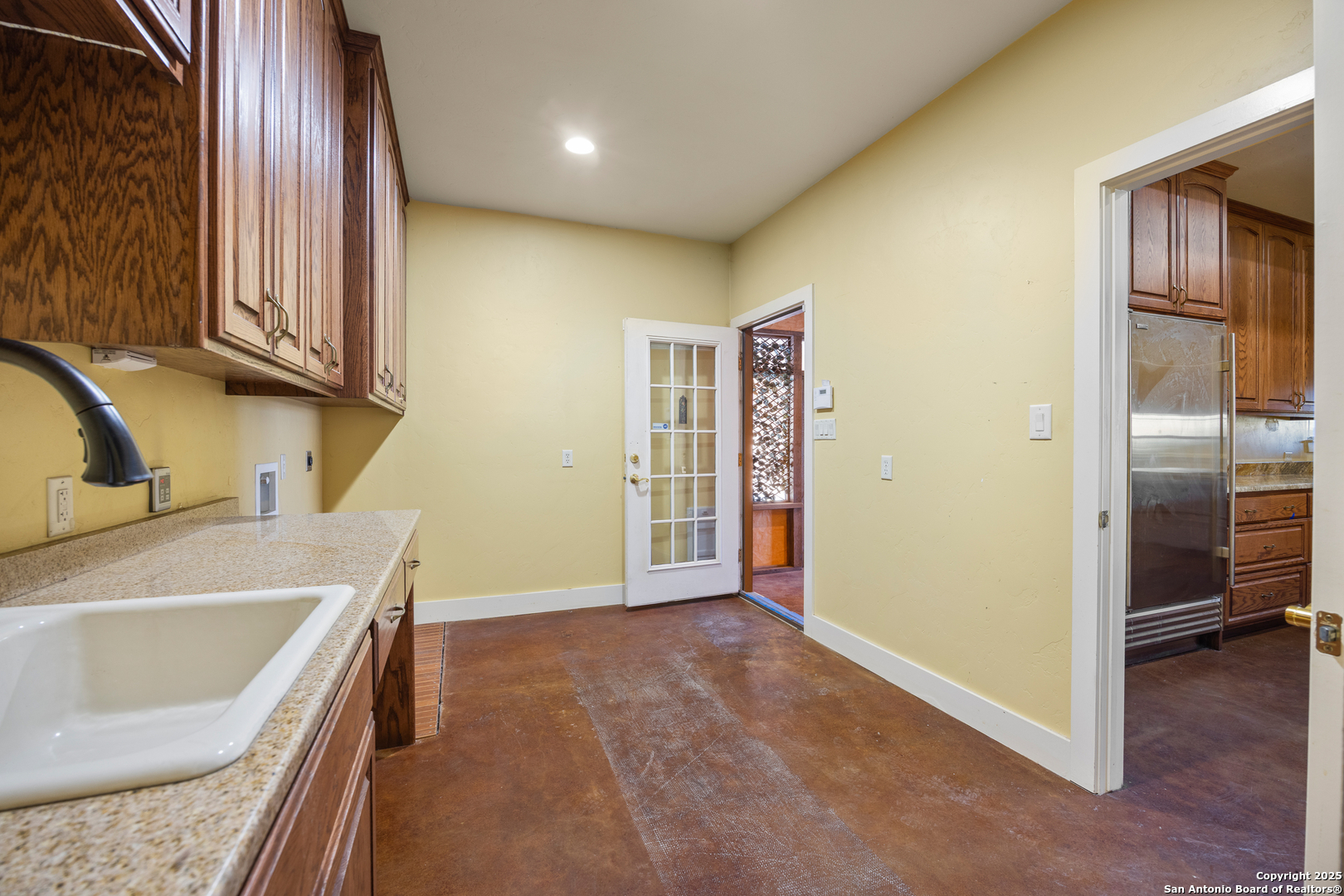 main property photo 30