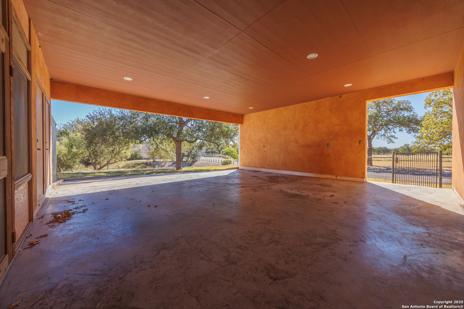 main property photo 33