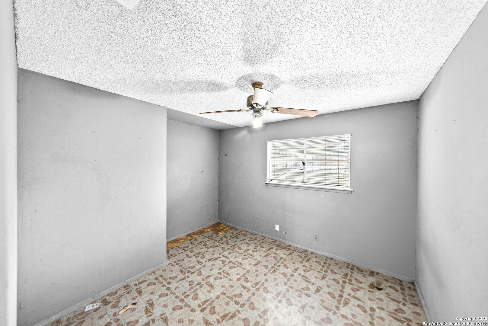 property viewer photo 16