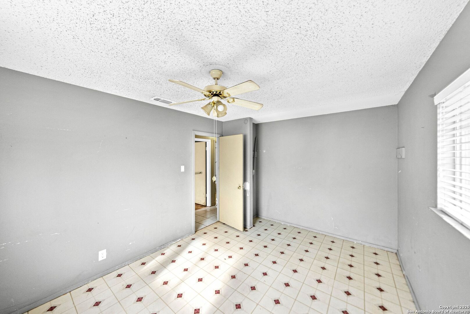 property viewer photo 20