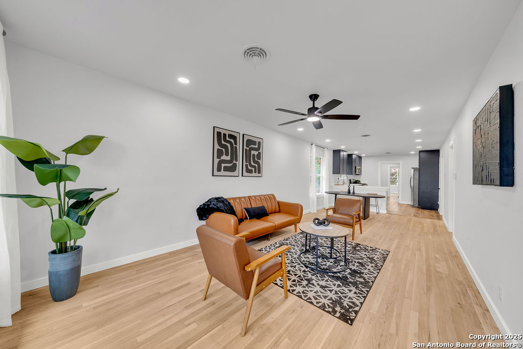 property viewer photo 6