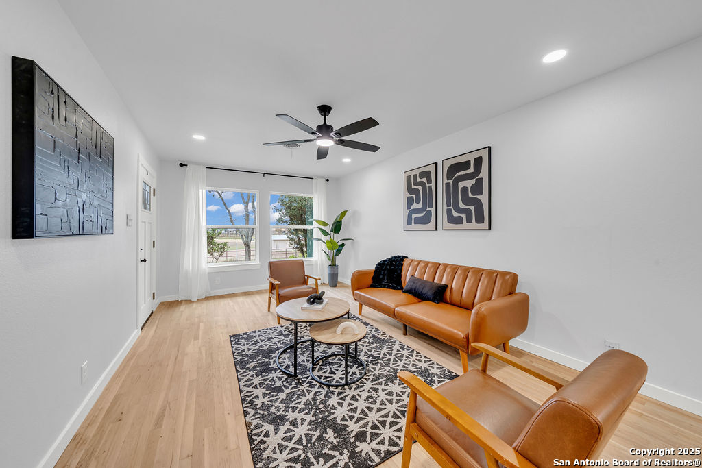 property viewer photo 7