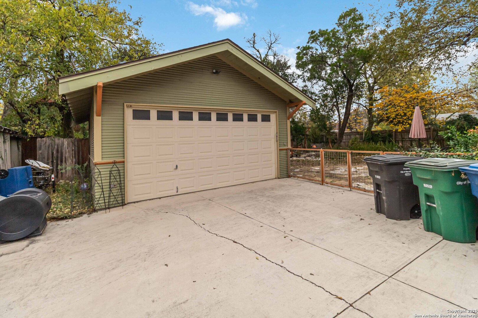 main property photo 43