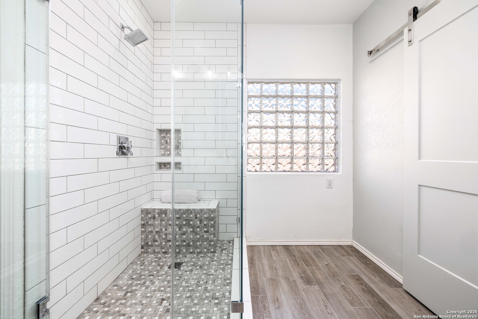 property viewer photo 19