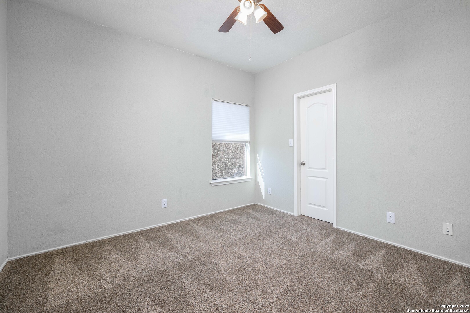 property viewer photo 30