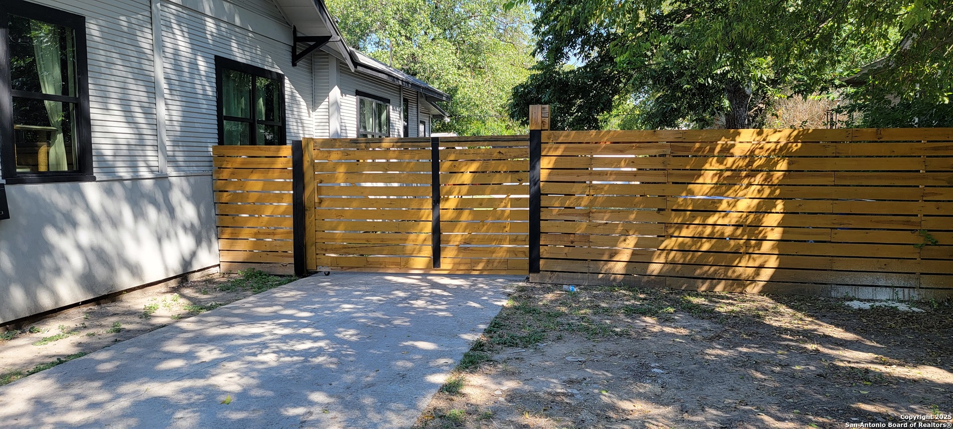 property viewer photo 1