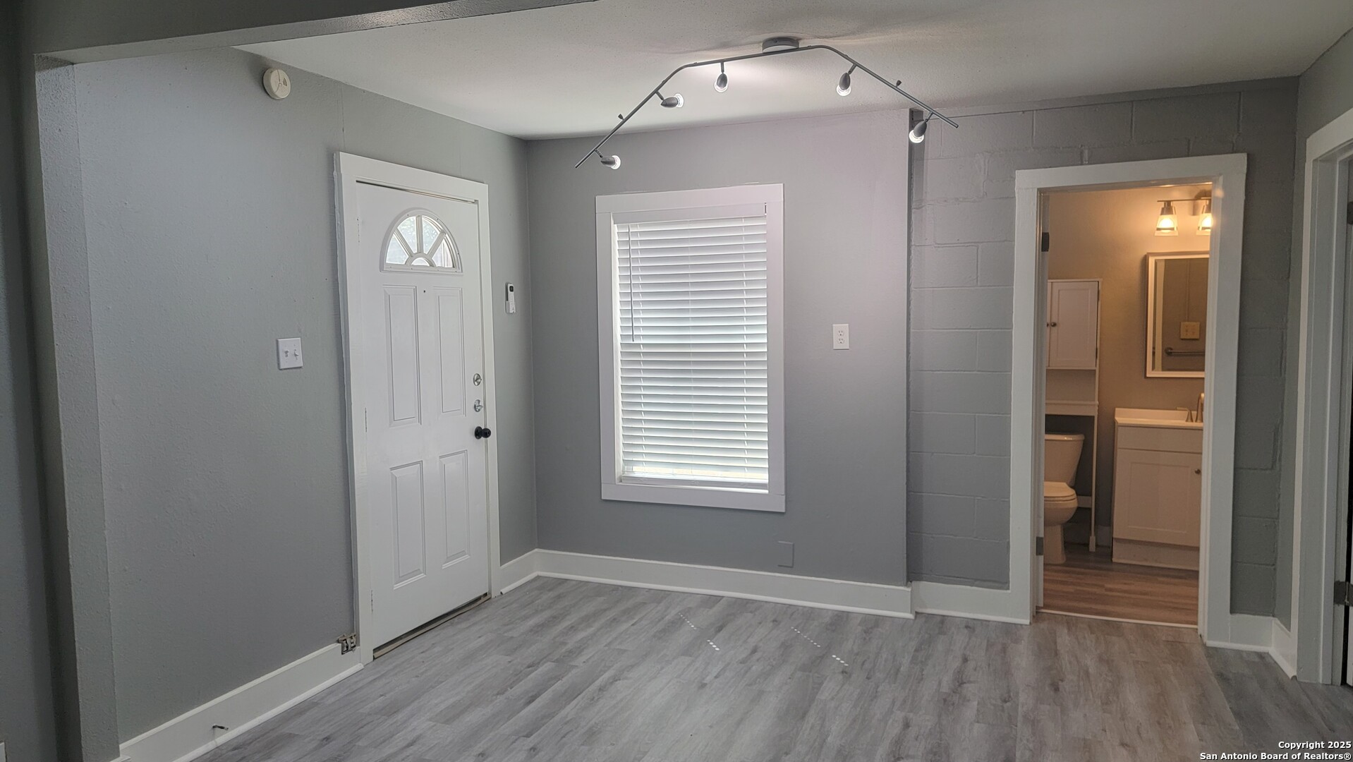 property viewer photo 10