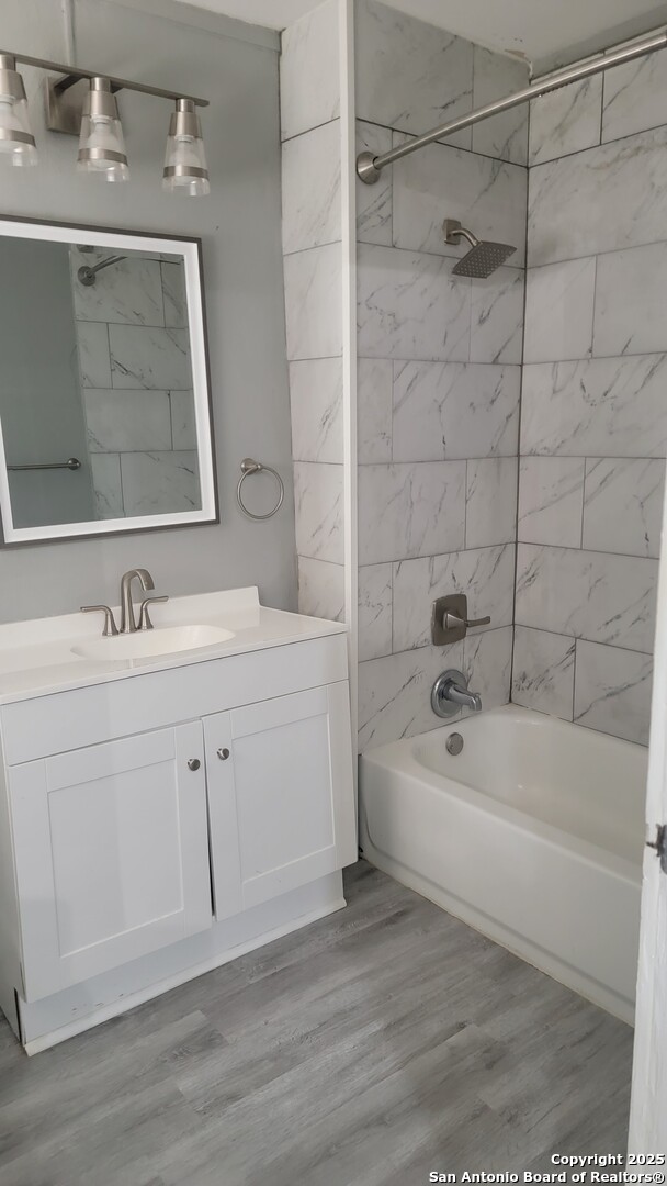 property viewer photo 5