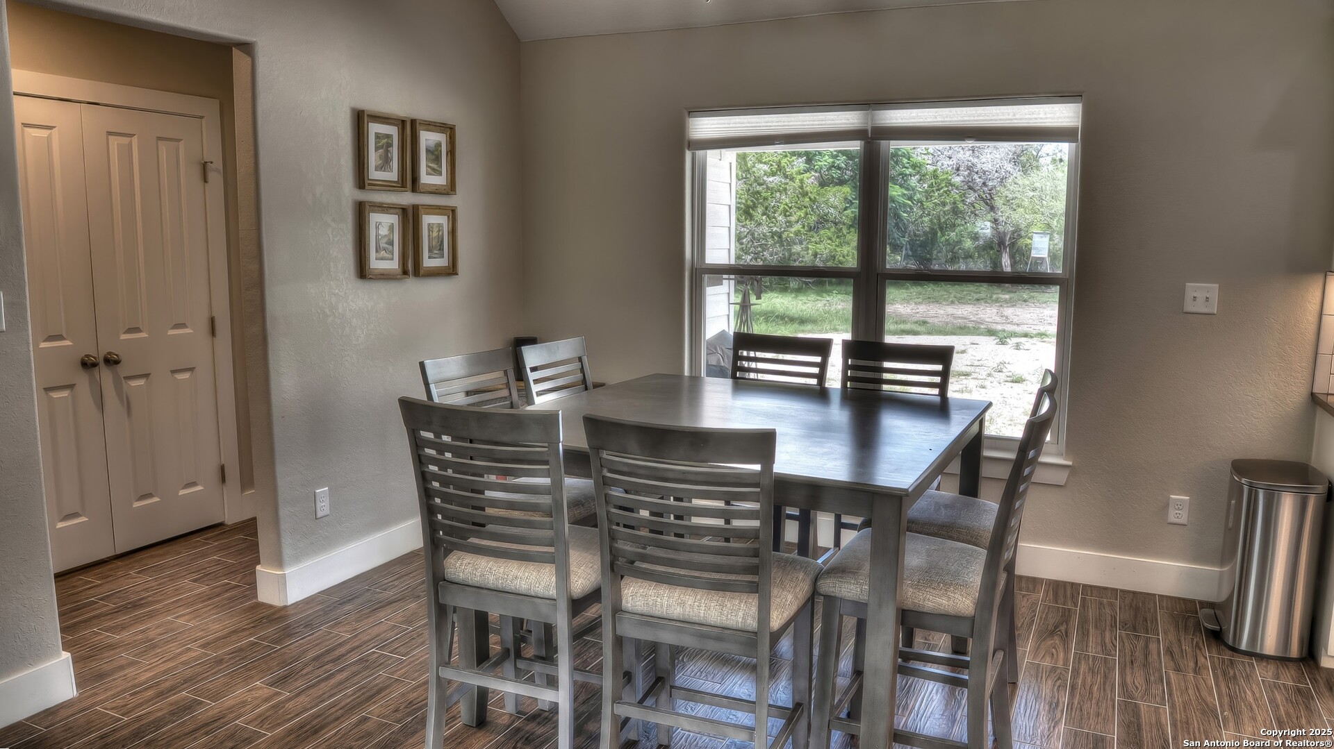 property viewer photo 10