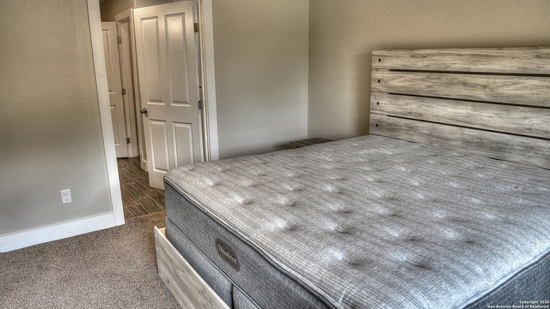 property viewer photo 16