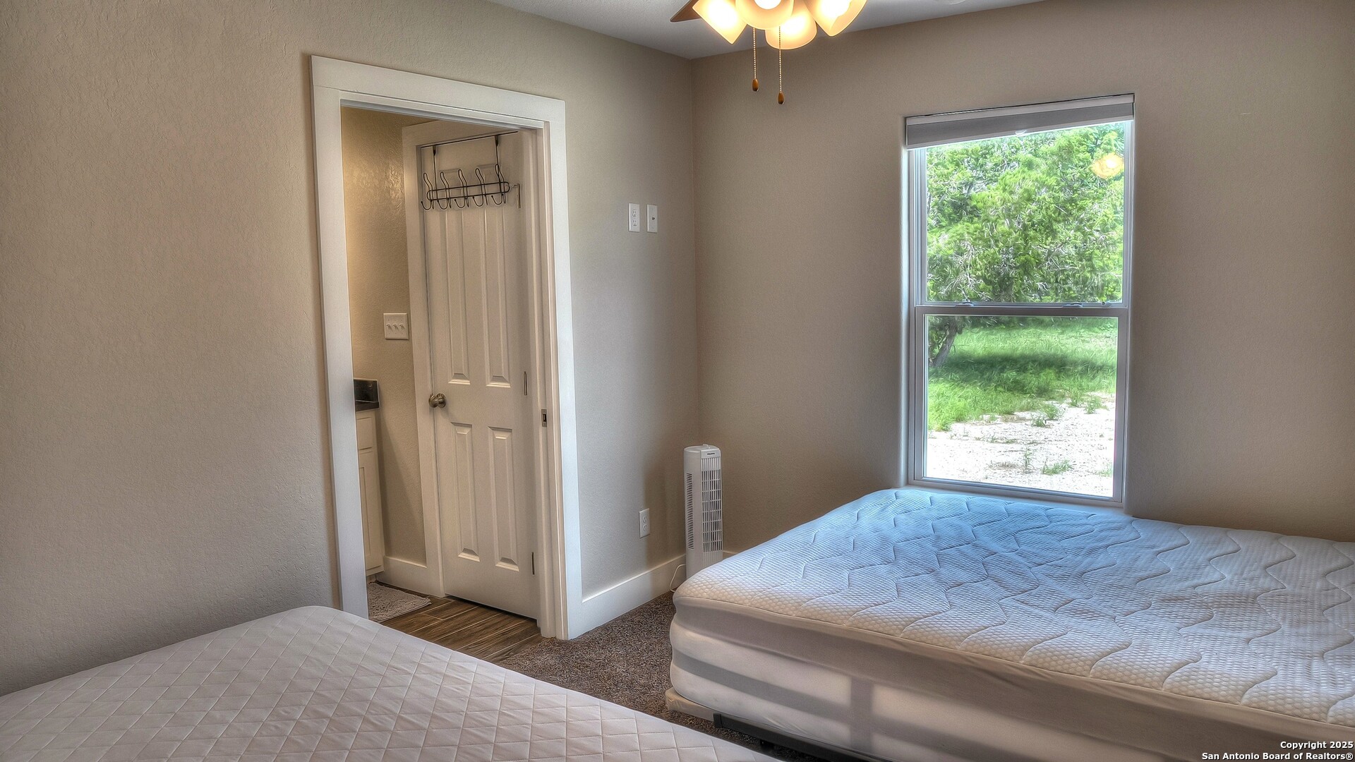 property viewer photo 20