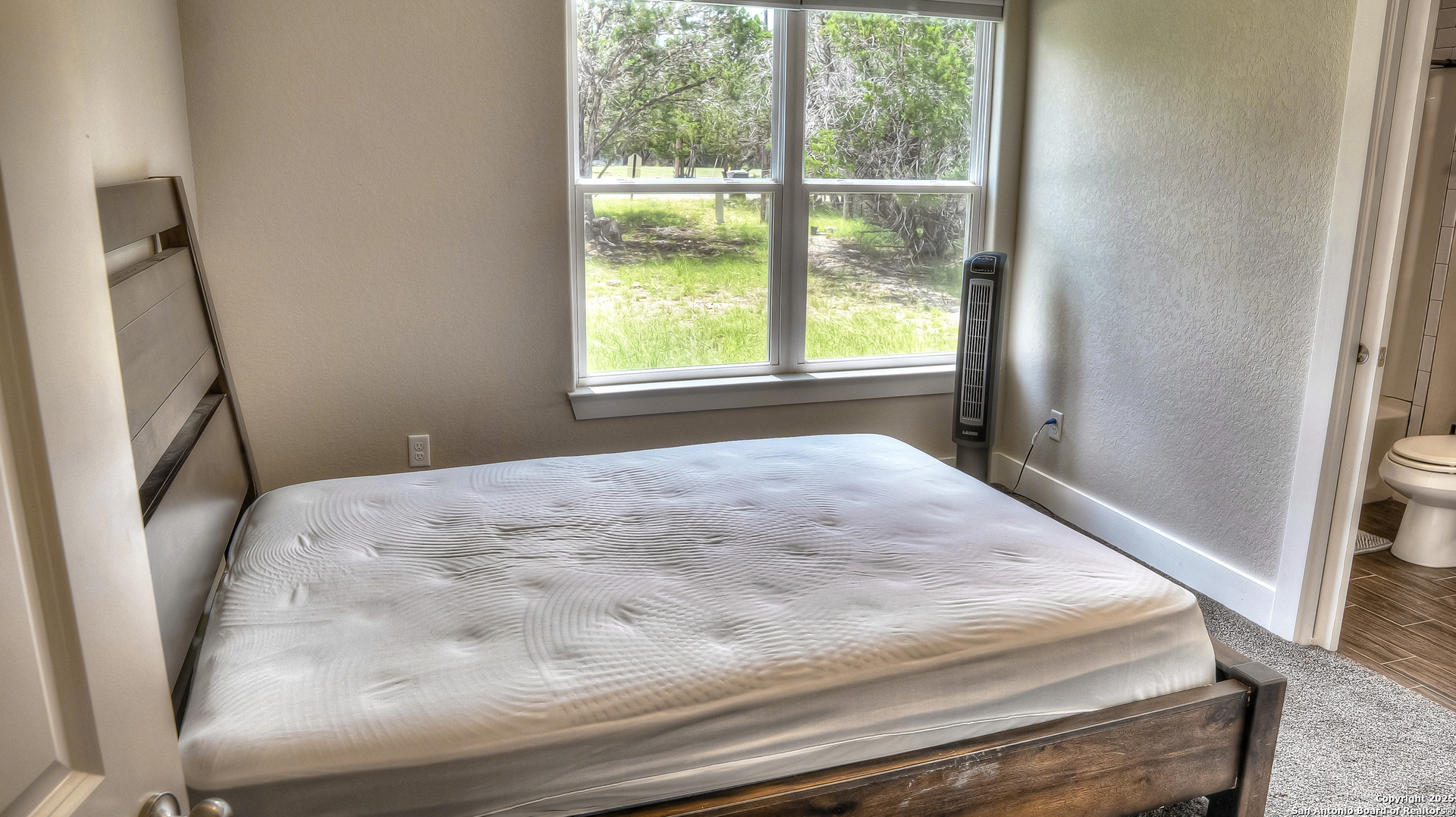 property viewer photo 25