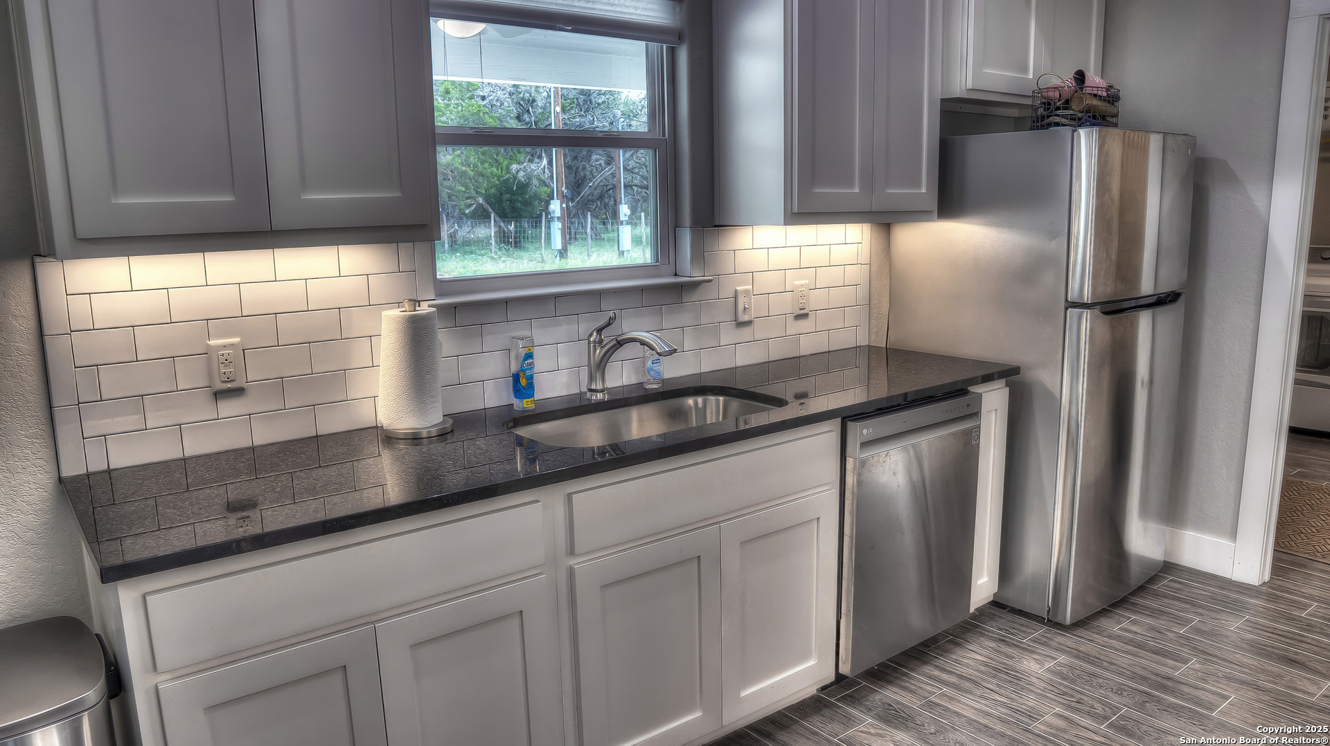 property viewer photo 6