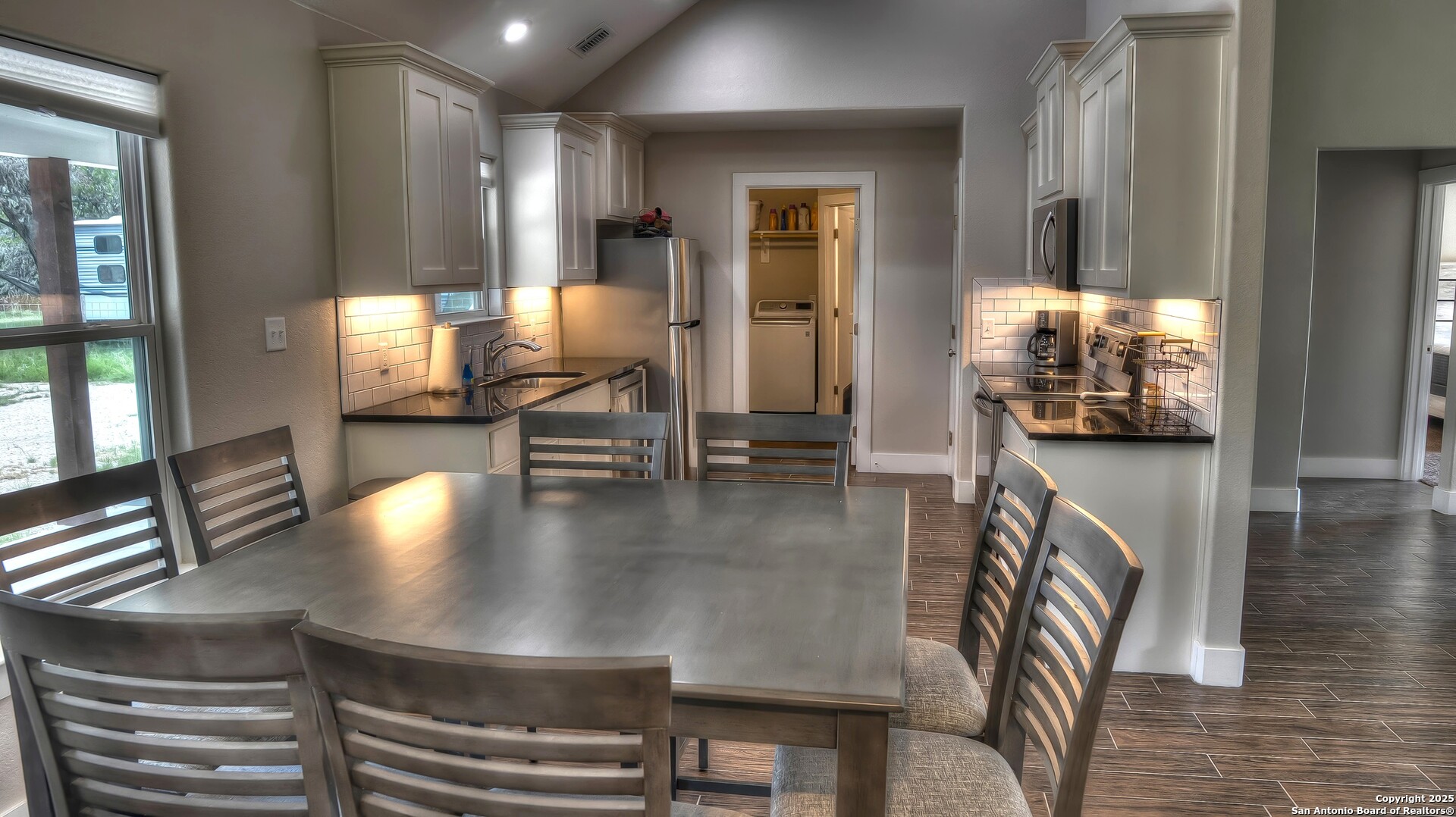 property viewer photo 8