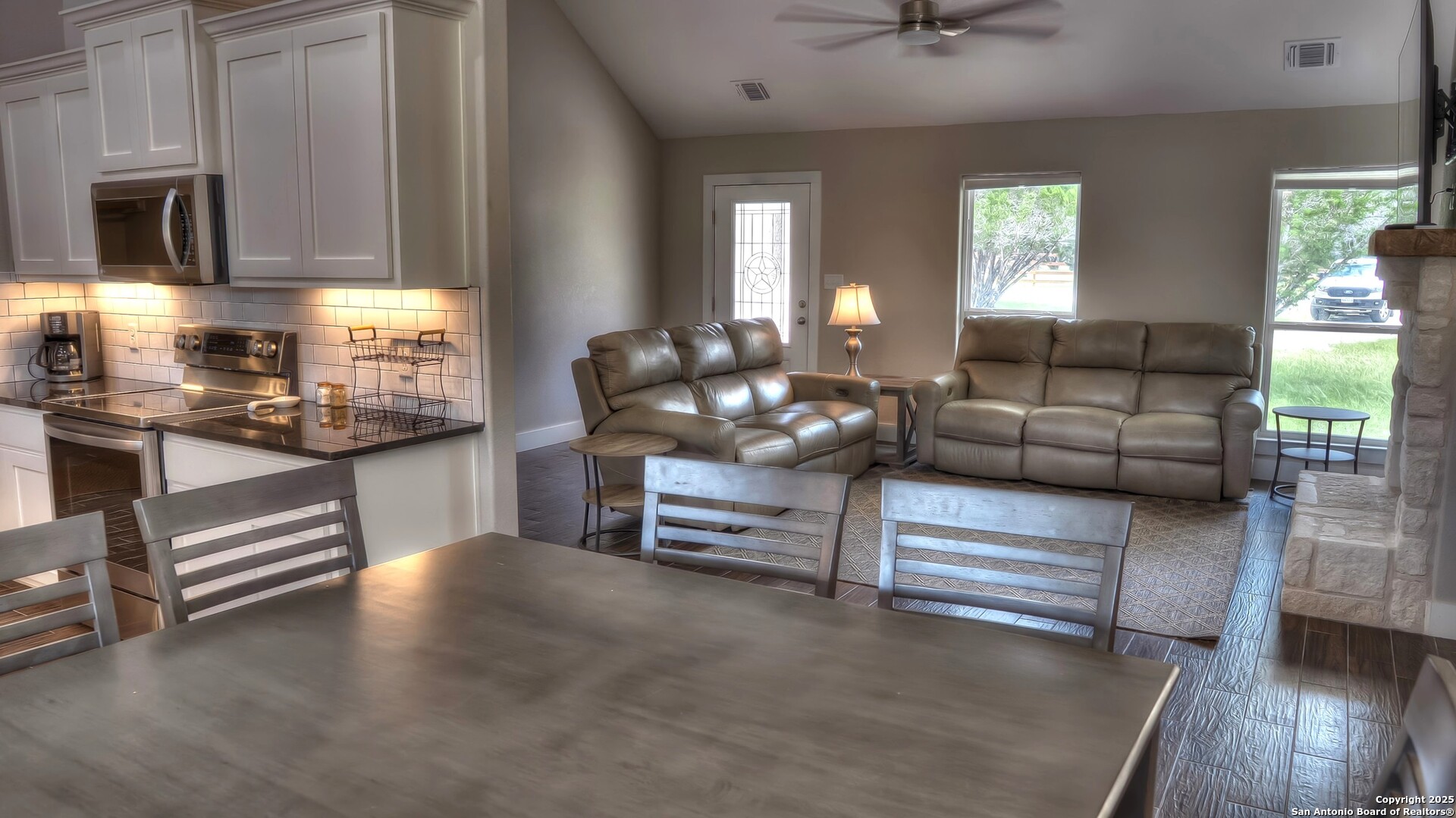 property viewer photo 9