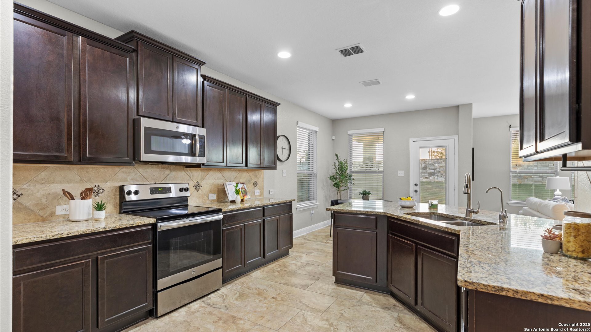property viewer photo 10