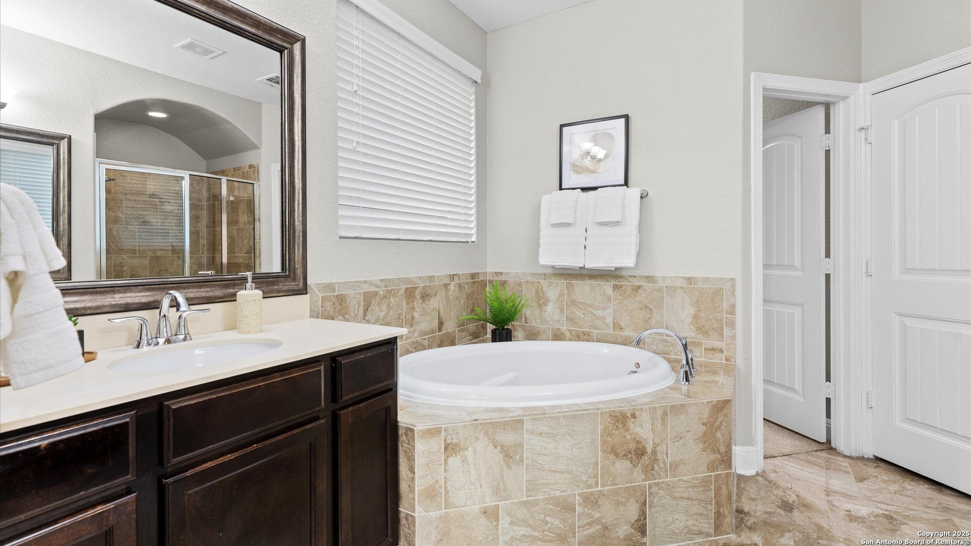 property viewer photo 20