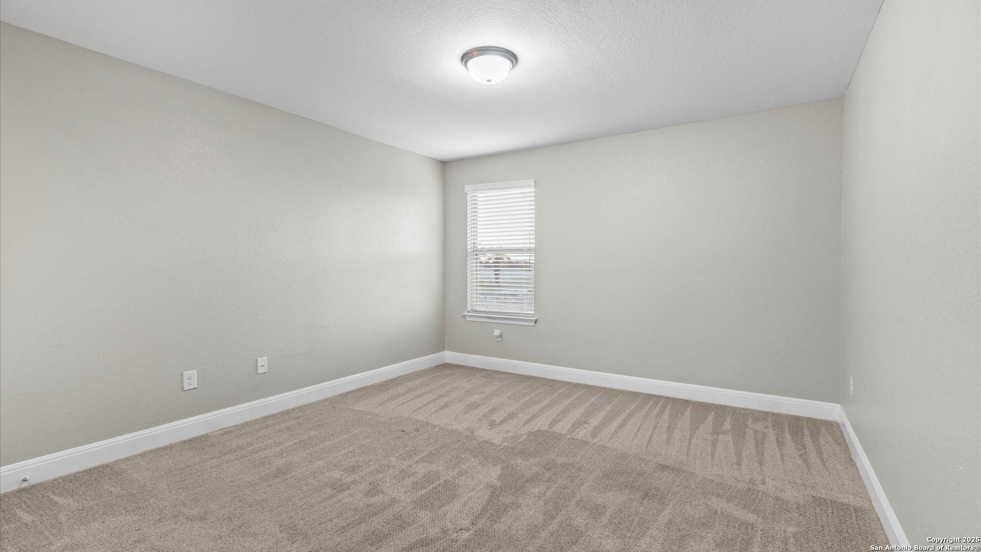 property viewer photo 25