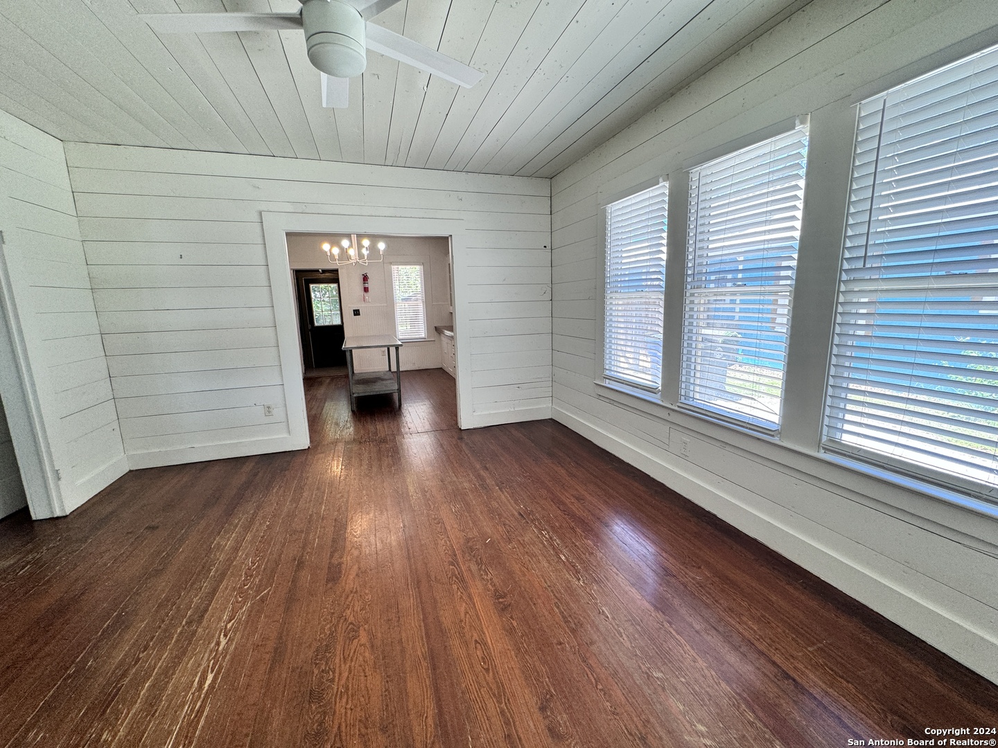 property viewer photo 2