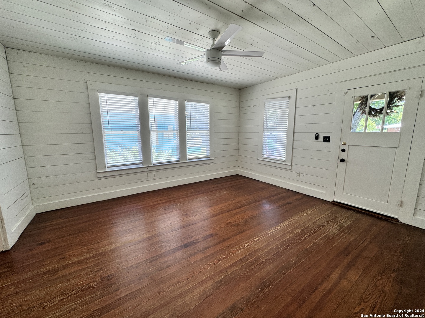 property viewer photo 3