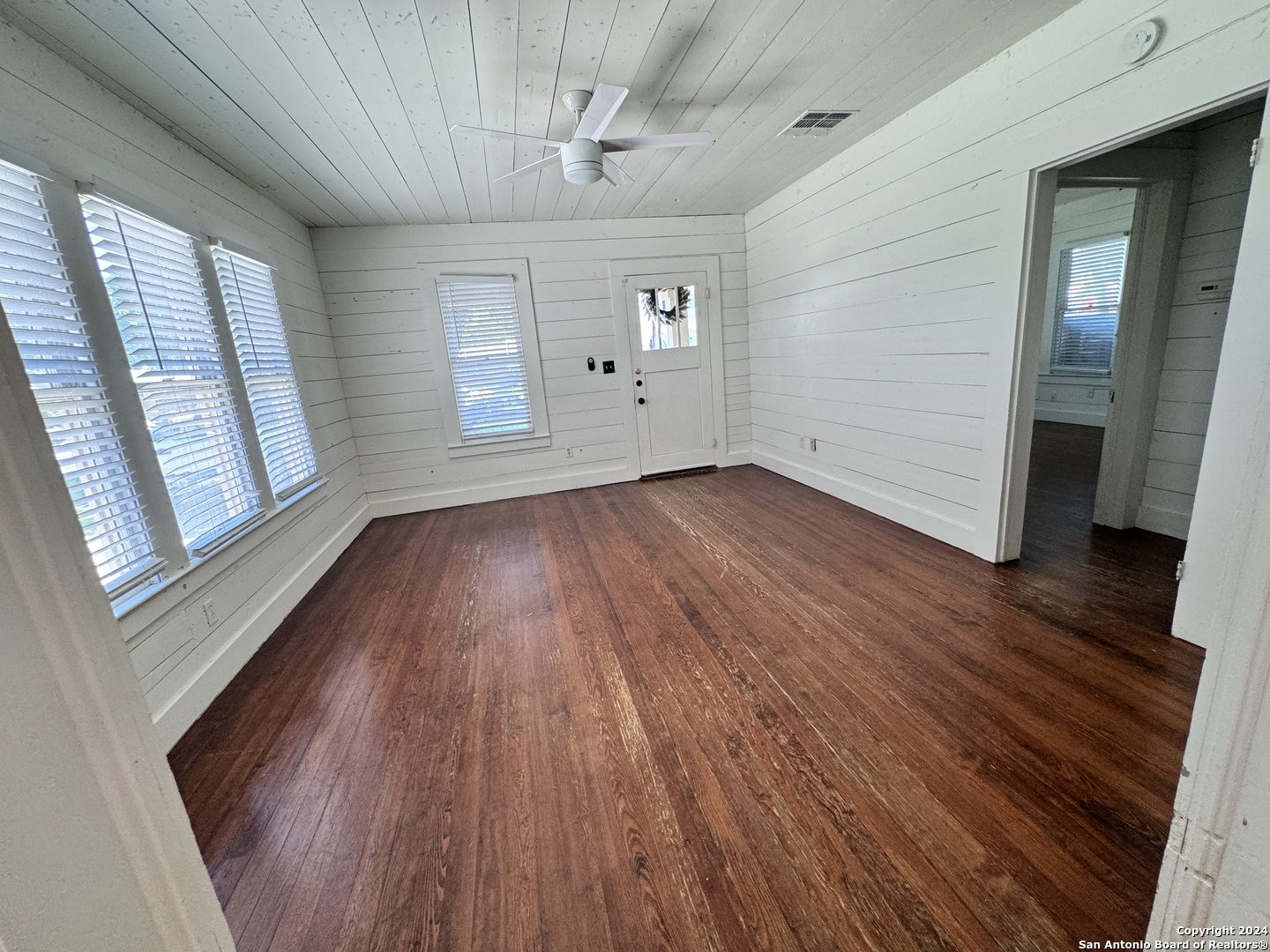 property viewer photo 7