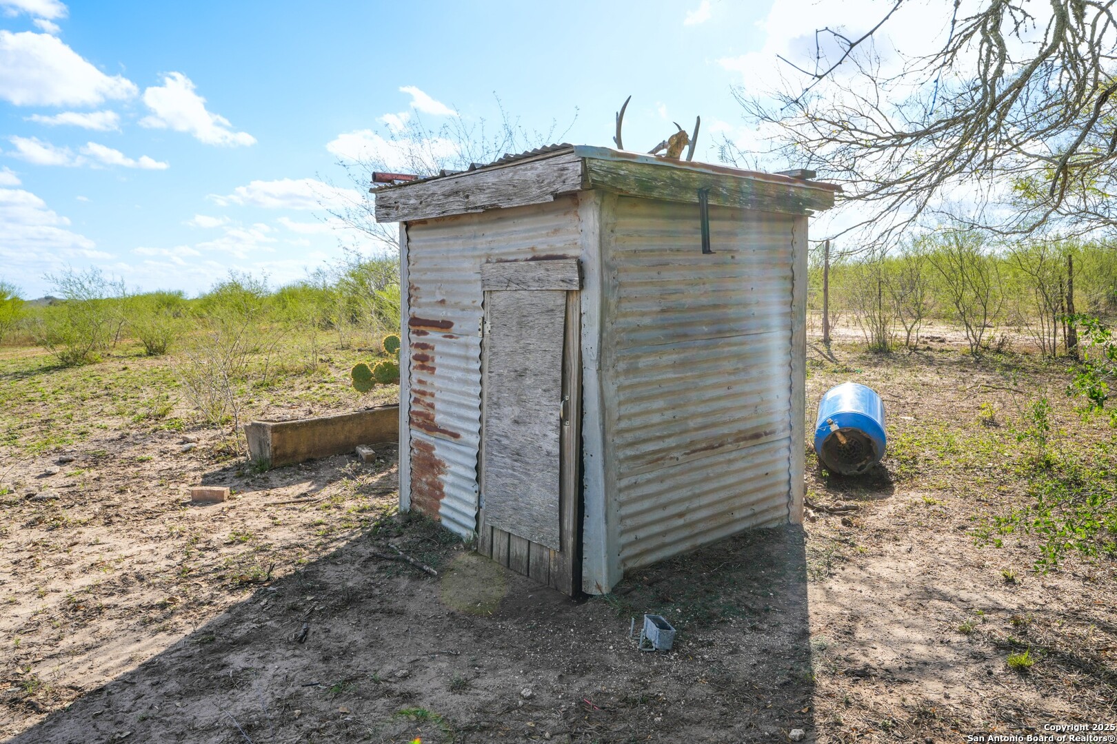 main property photo 11