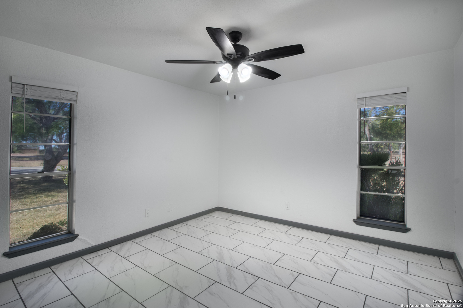 property viewer photo 13