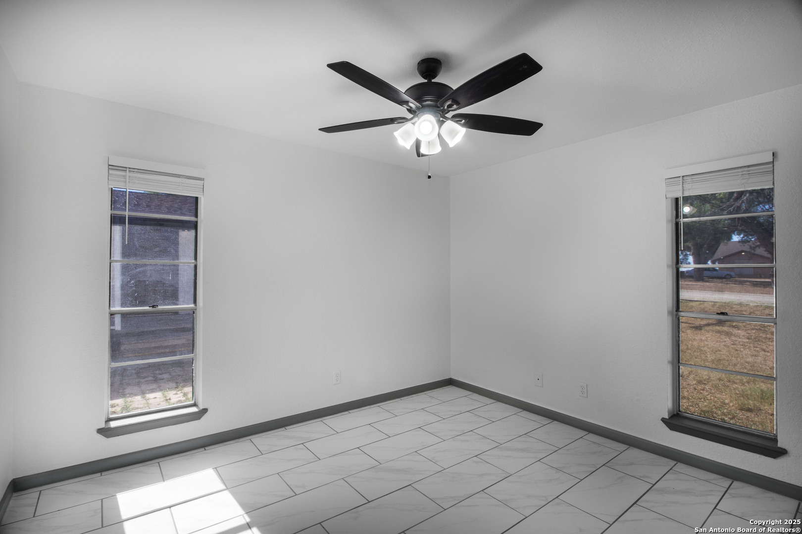 property viewer photo 15