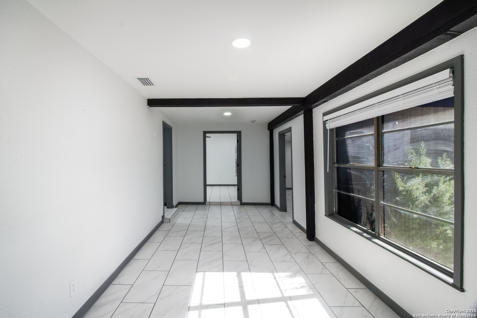 property viewer photo 16