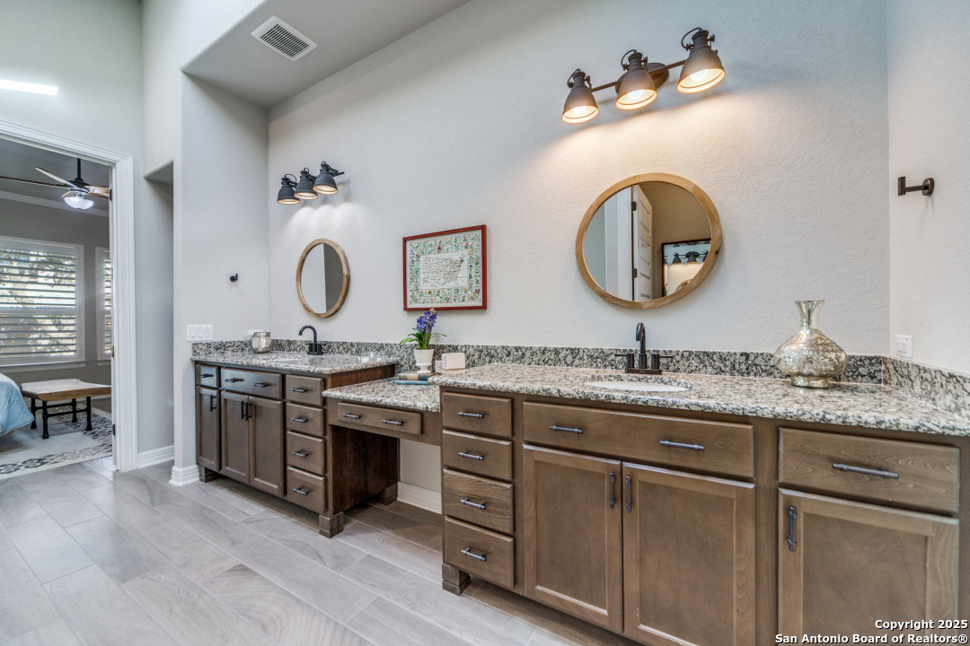property viewer photo 16